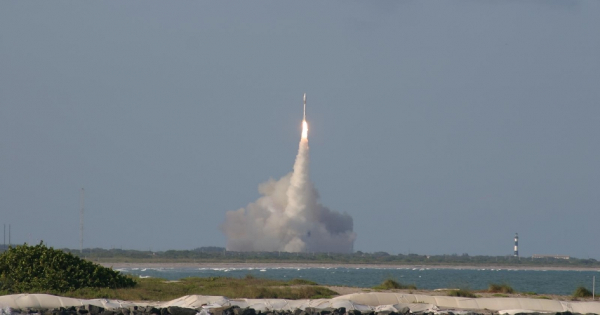 Lanzamiento-de-cohete-desde-Cabo-Cañaveral © Wikimedia commons.