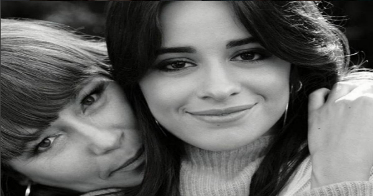 Camila Cabello y su madre © Instagram/glamourmag