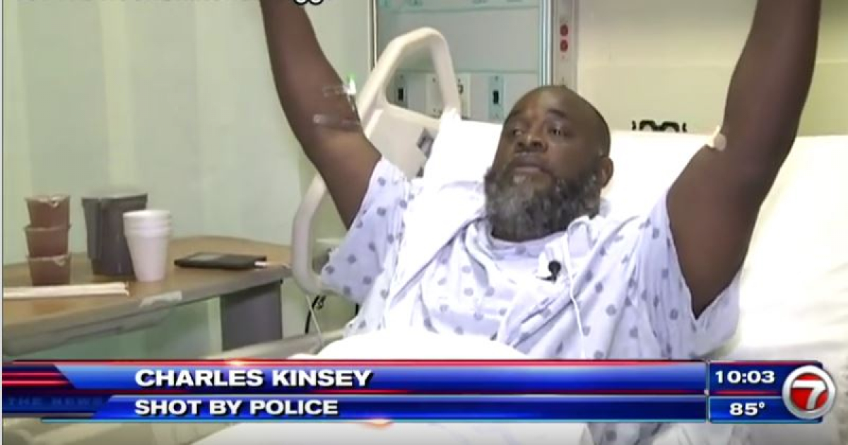 Charles Kinsey herido por un policia © 7News/Web Capture video