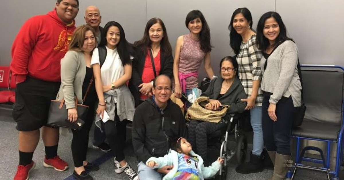 Anciana maltratada en United Airlines © Buzz Filipino