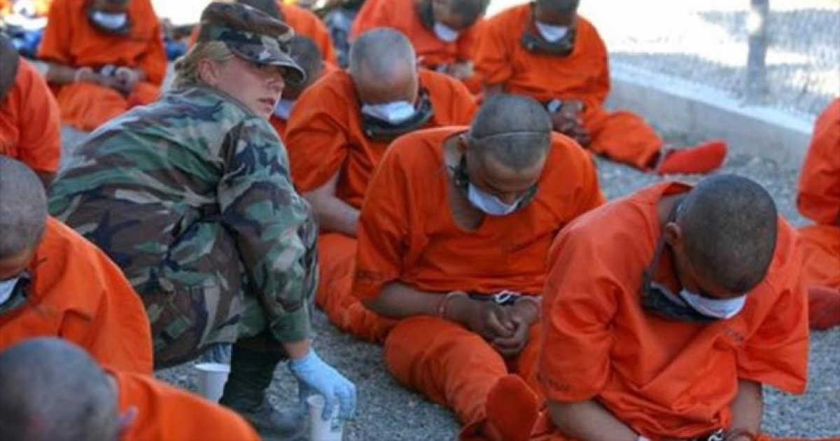 Prisioneros vigilados en la cárcel de Guantánamo © hispantv.com