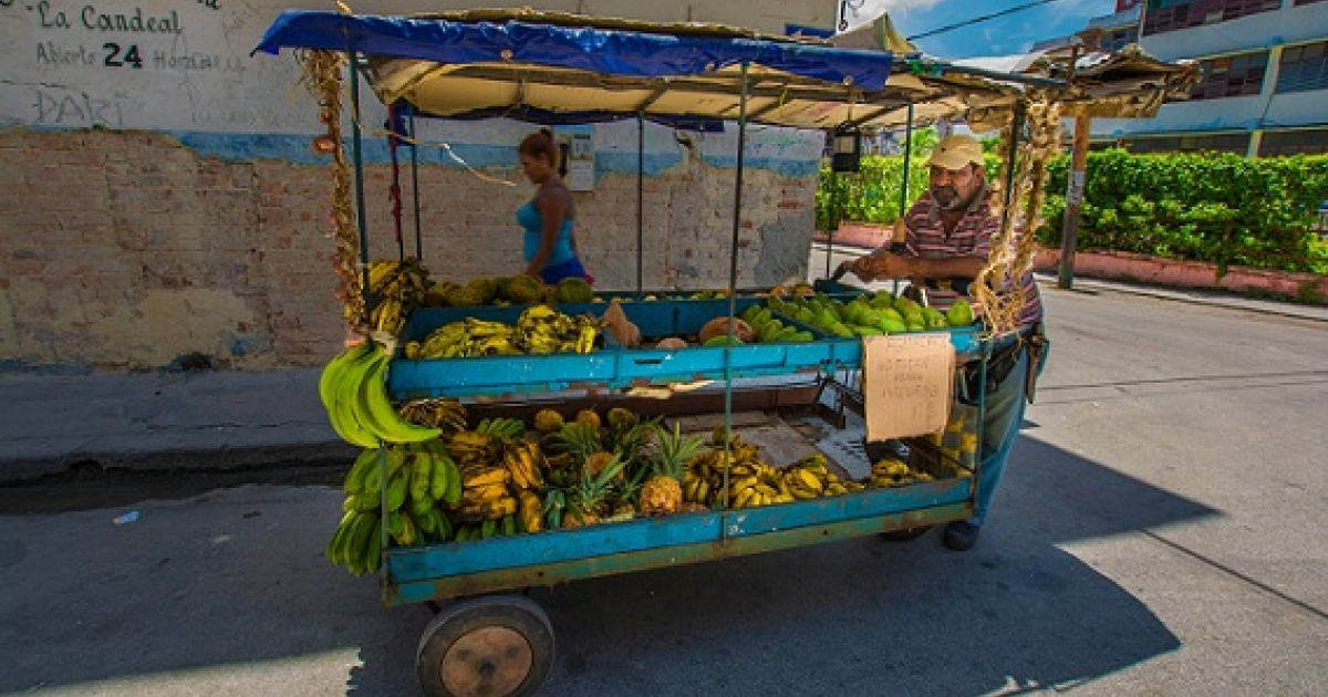 Carretillero en Cuba. © CiberCuba