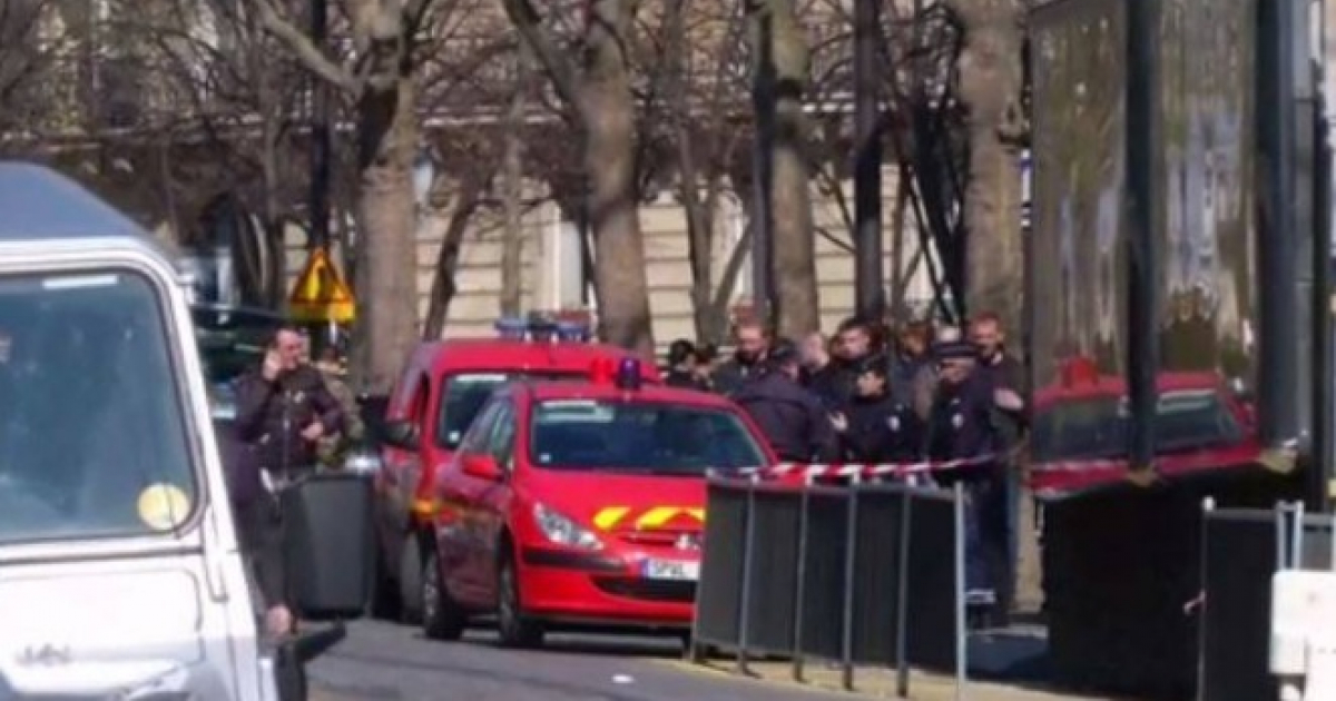 Sobre bomba explota en el edificio del FMI en París © 24 Horas.CL