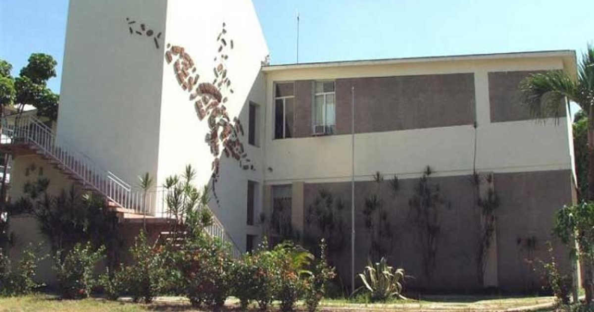 Centro de Biofísica Médica de Santiago de Cuba © Sierra Maestra