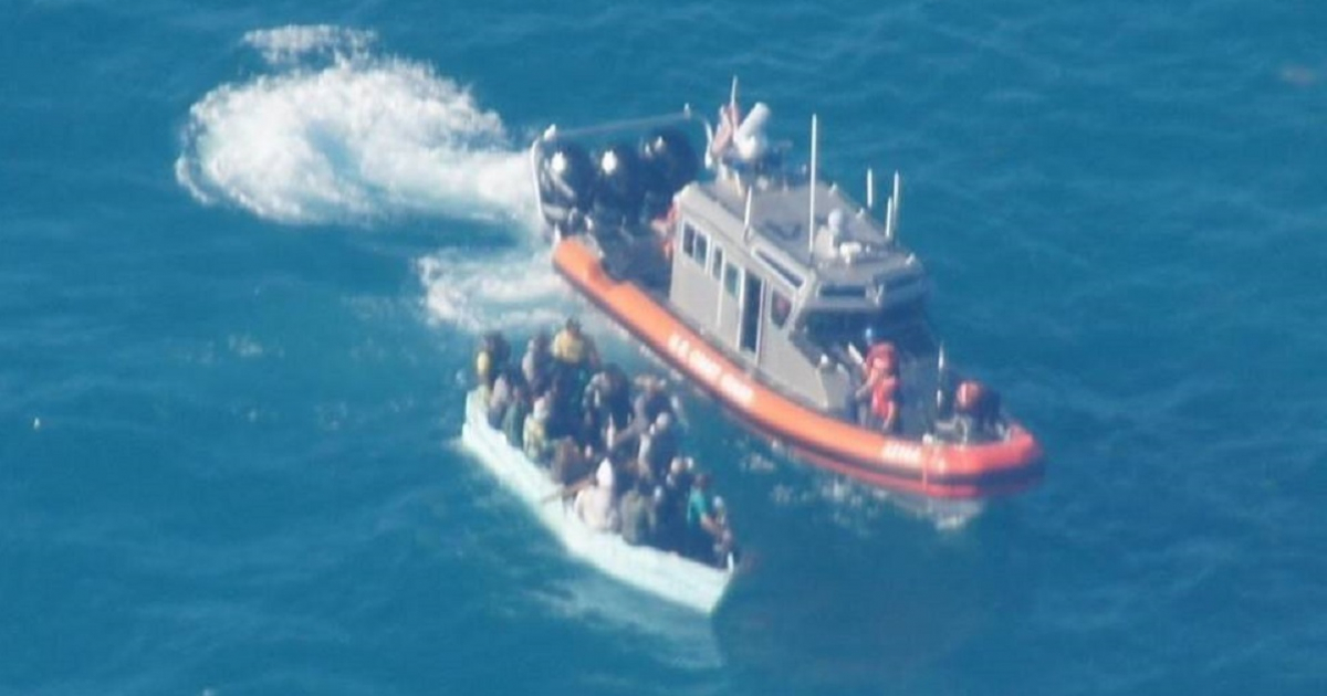 Llega a islote Sur de la Florida embarcación con 17 inmigrantes cubanos © Florida. U.S. Coast Guard