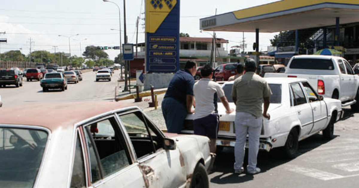 Colas para gasolina en Venezuela © Desde Rubio