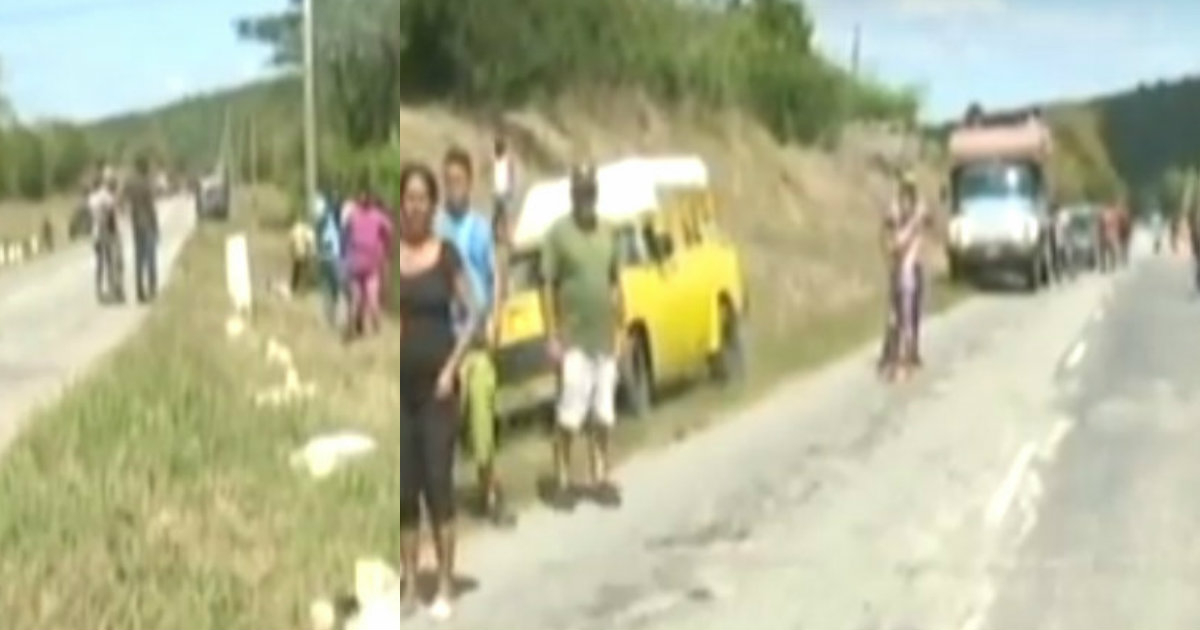 Vecinos acuden a socorrer a los heridos en un accidente en la carretera de Palma Soriano © Noticiero de Televisión / Youtube