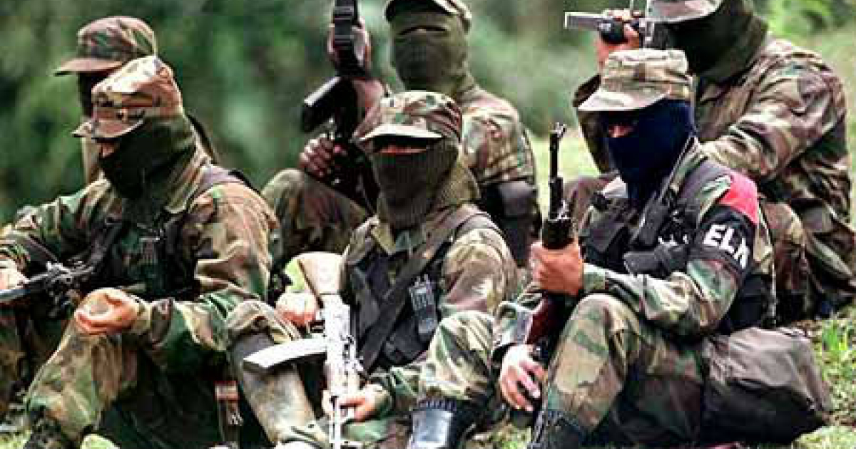 Combatientes de las FARC portando armas en una imagen de archivo © Flickr / Silvia Andrea Moreno