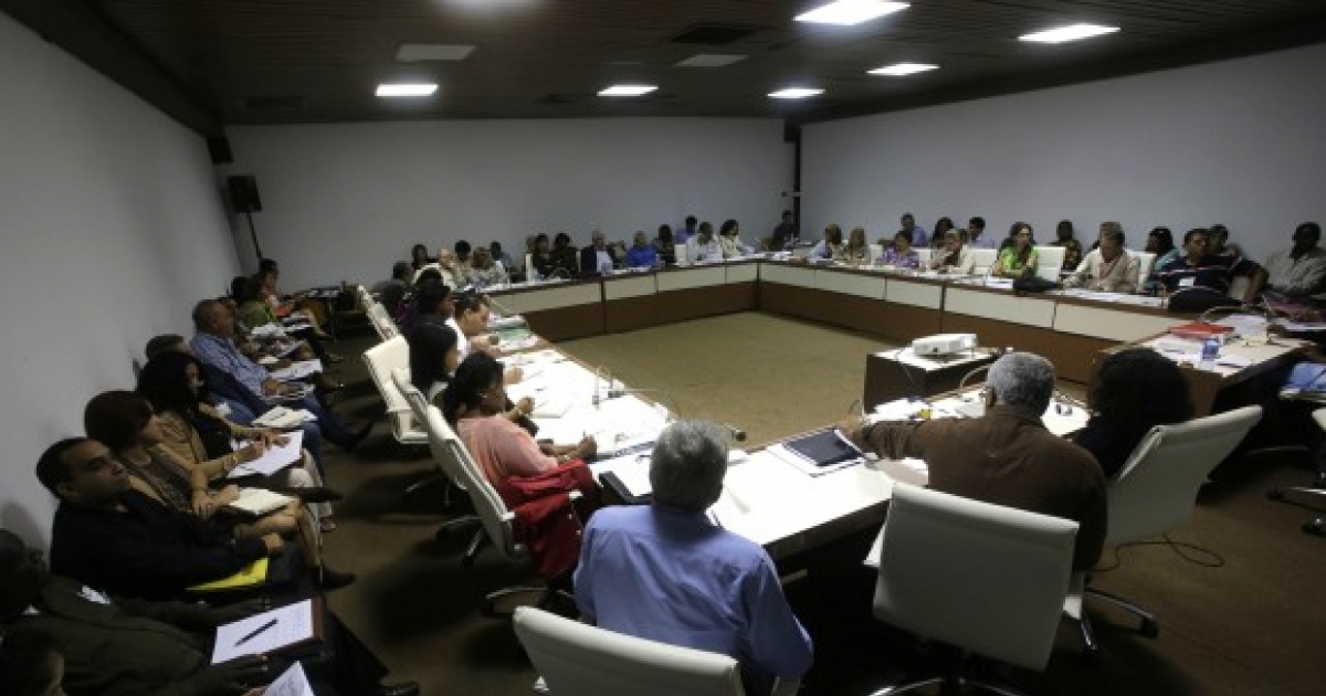 Miembros de una Comisión de Trabajo de la Asamblea Nacional © Ismael Francisco / Cubadebate