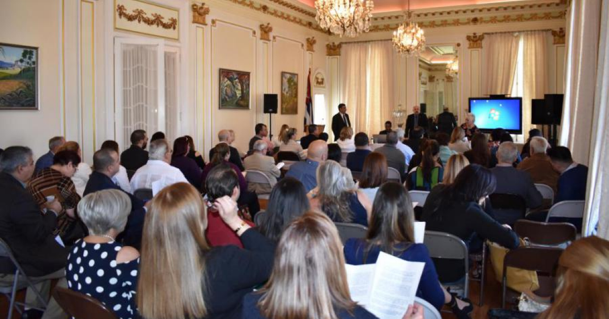 Reunión de agencias de viaje en el Consulado de Cuba en Washington © Minrex