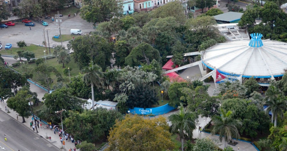 Vista aérea del parqueo de Coppelia en La Habana © Gabitos.com