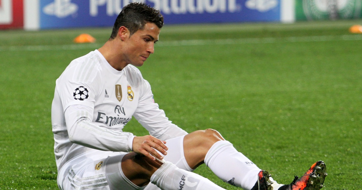 Cristiano Ronaldo en el piso © Wikimedia Commons