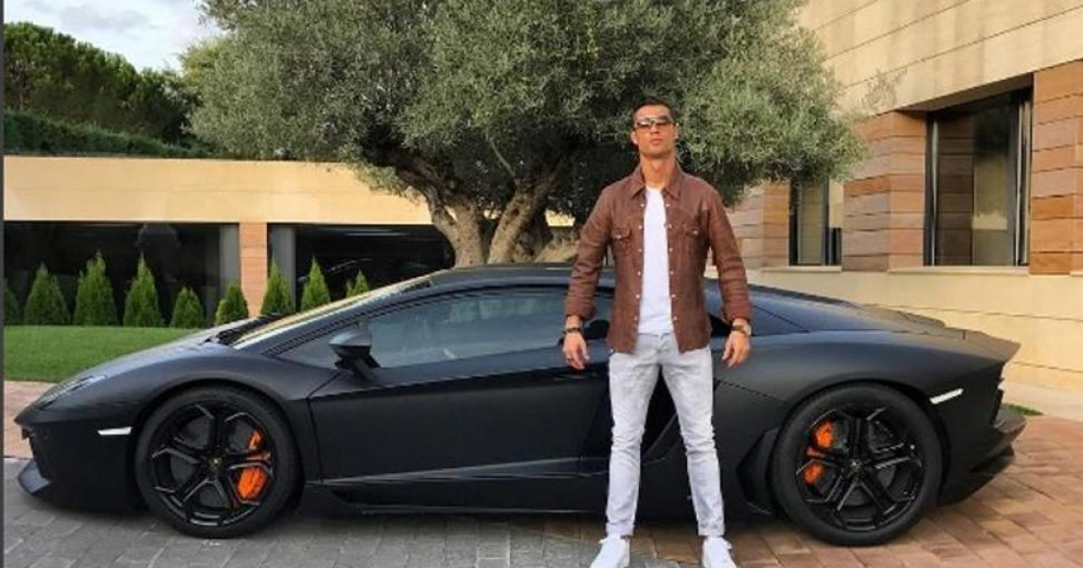 Cristiano Ronaldo posa con su flamante coche deportivo © Instagram / Cristiano Ronaldo