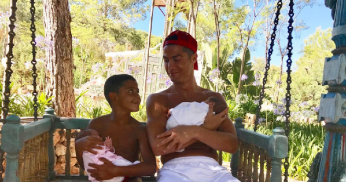 Cristiano Ronaldo y sus hijos © Cristiano Ronaldo / @cristiano / Instagram