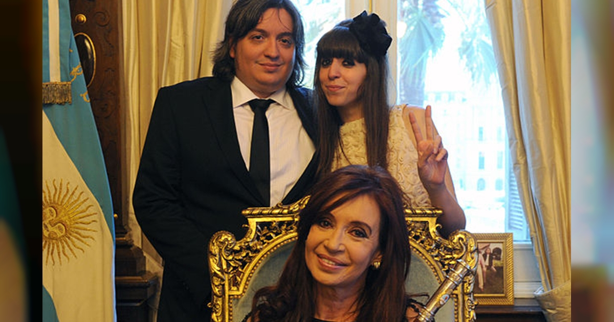 Cristina Fernández y sus hijos © Wikimedia Commons