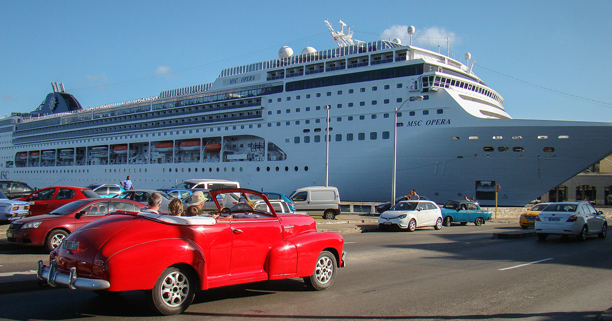 Crucero en el puerto de La Habana. © CiberCuba