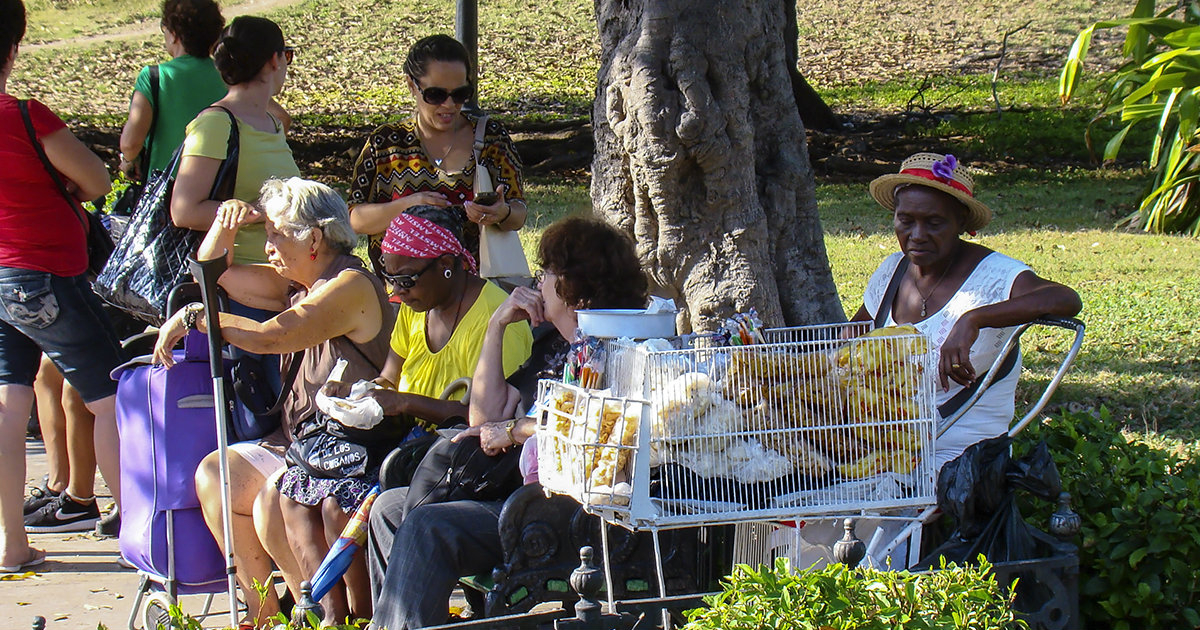 Vendedores en La Habana Vieja © CiberCuba