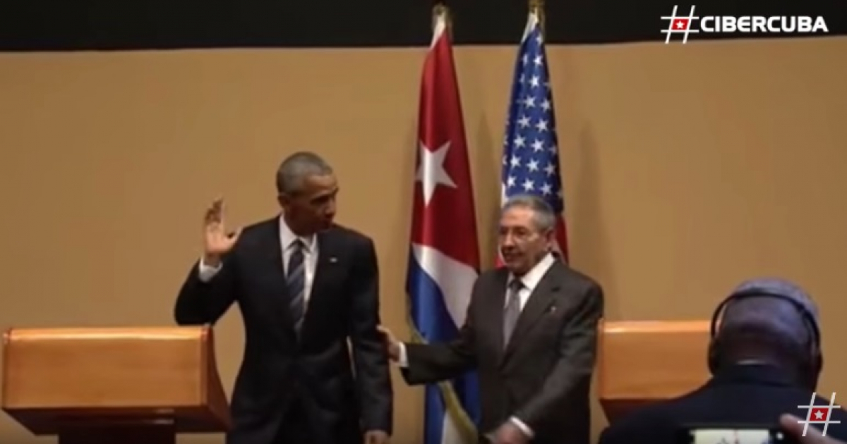 Barack Obama y Raúl Castro posan ante los medios © Cibercuba