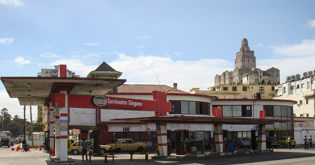 Gasolinera de La Habana desierta y sin clientes © CiberCuba