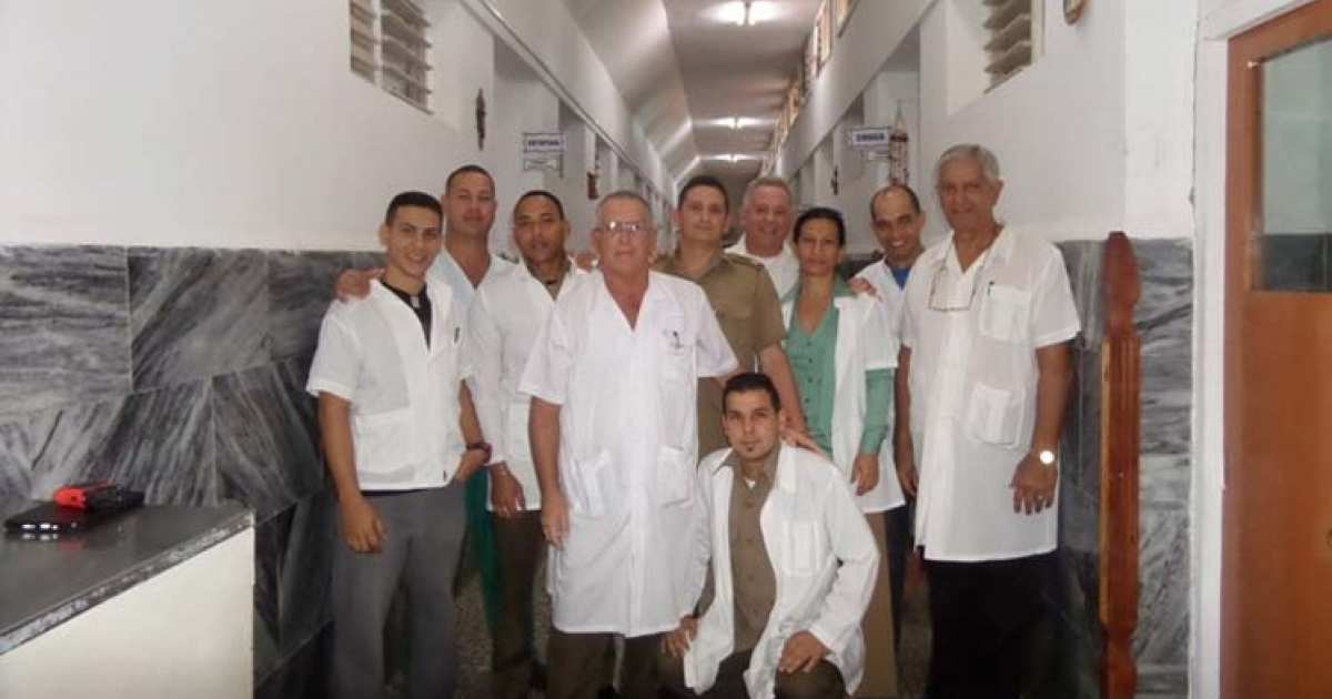 Doctor Enrique Pancorbo y su equipo © Prensa Latina
