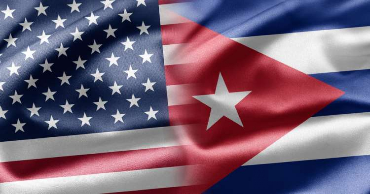 Banderas de Estados Unidos y Cuba © CiberCuba