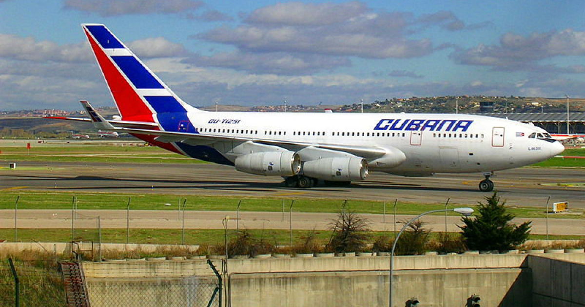 Avión de Cubana de Aviación en el aeropuerto Adolfo Suárez Madrid-Barajas © Wikimedia Commons