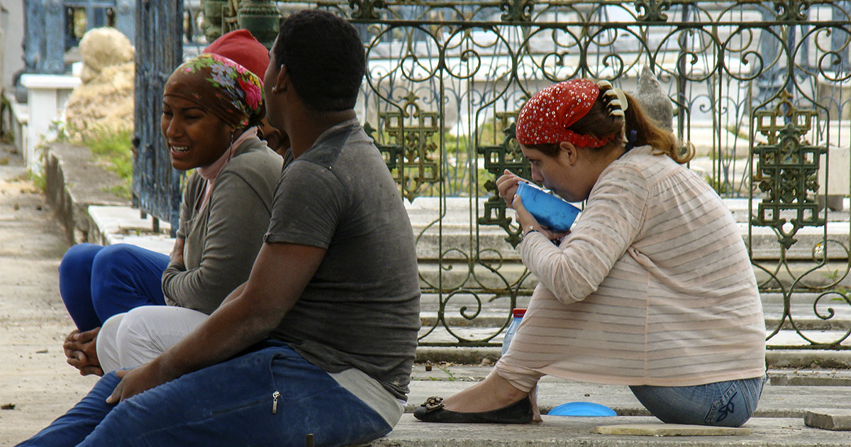 Cubanos, en Cuba. © CiberCuba
