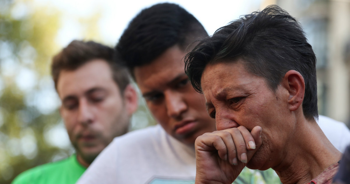 Ciudadanos llorando desconsolados tras el atentado en Las Ramblas © REUTERS / Sergio Pérez