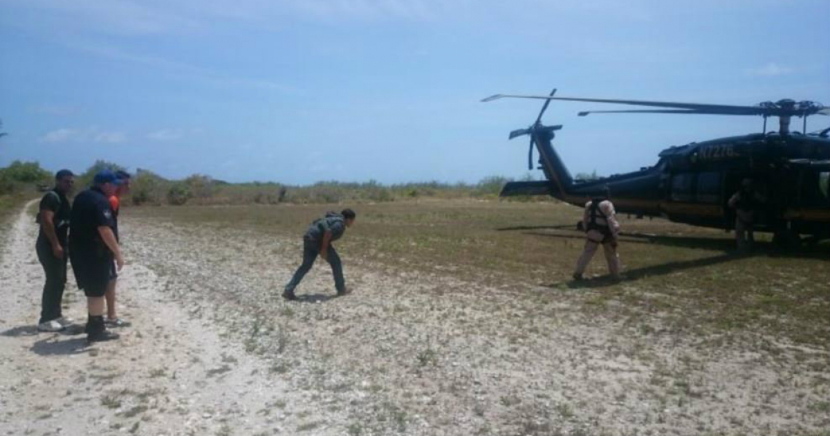 Un helicóptero de CBP llevó a los migrantes cubanos hasta Aguadilla © cbp.gov