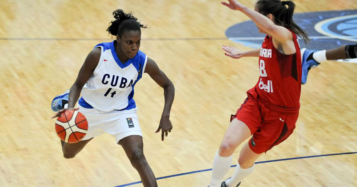 Enfrentamiento entre Cuba y Canadá en el Torneo de las Américas © FIBA