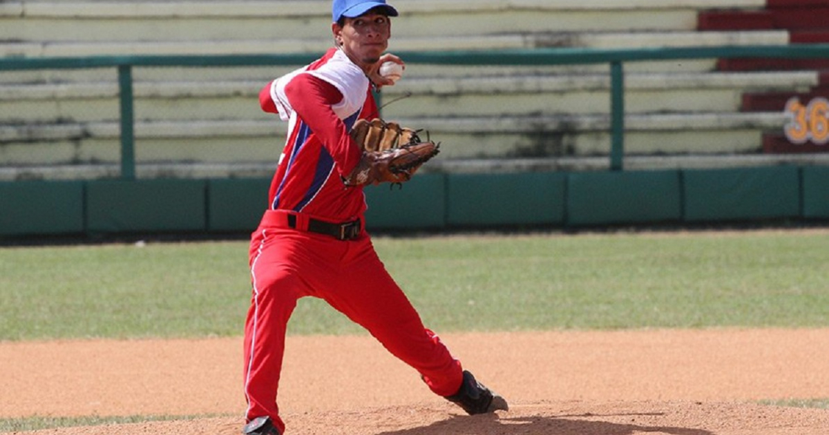 Pitcher cubano Cionel Pérez manifiesta haber sido "discriminado" © Baseball America/Twitter