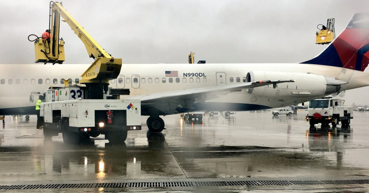 Avión Delta descongelándose © @ATLairport