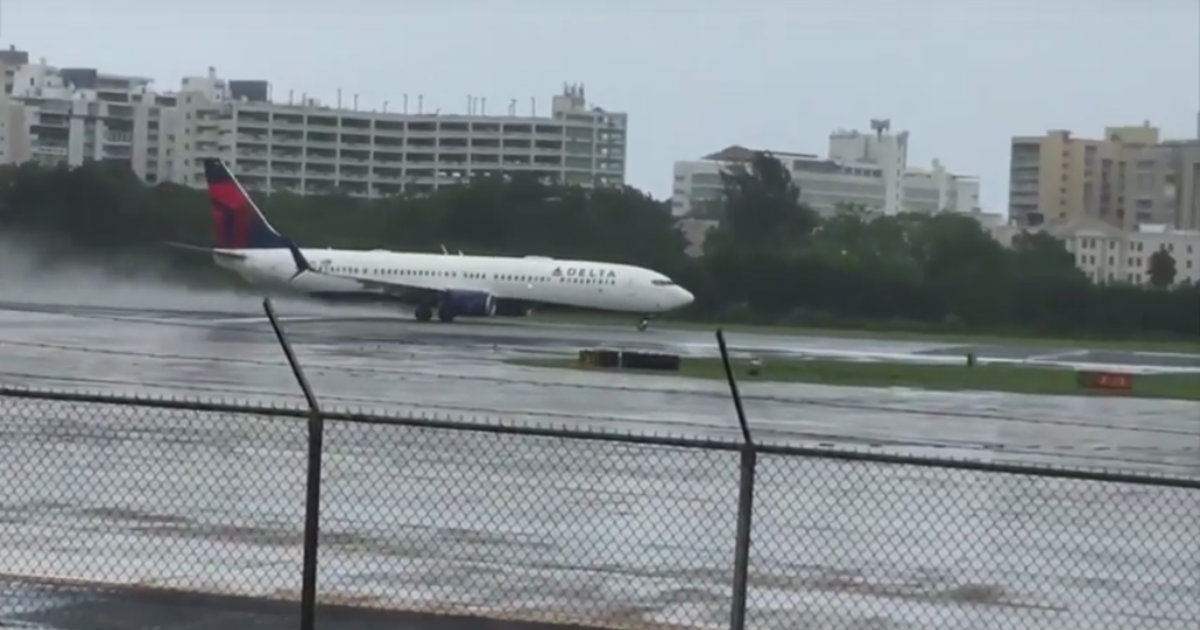 El avión Delta, en Puerto Rico. © YouTube