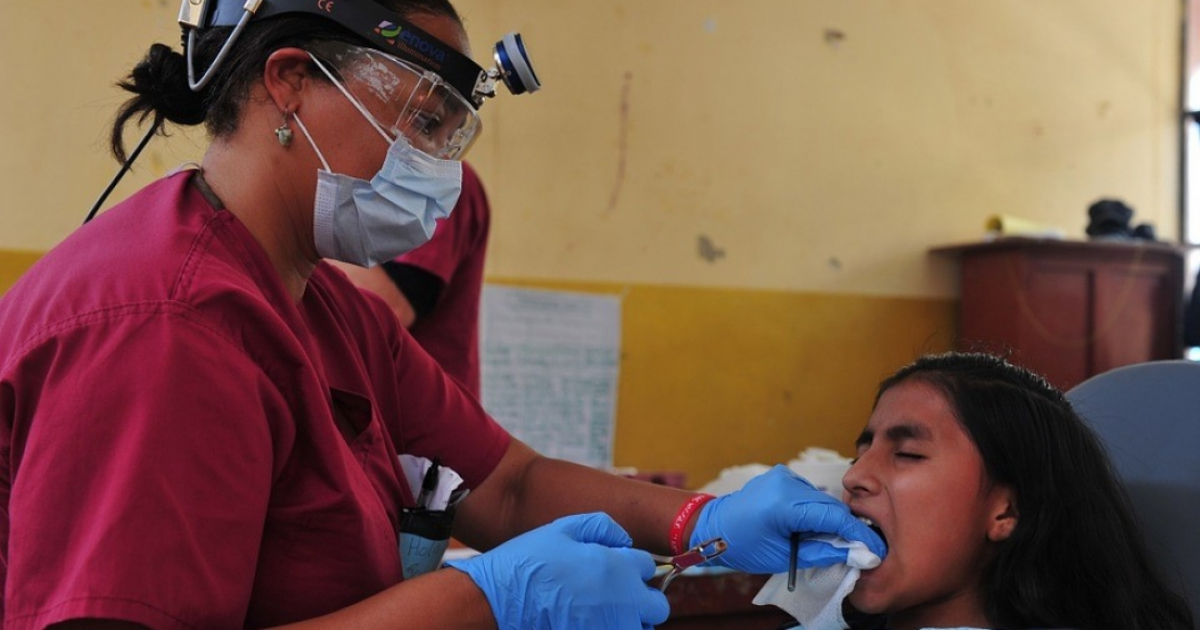 Niña hispana, en el dentista. © Pixabay