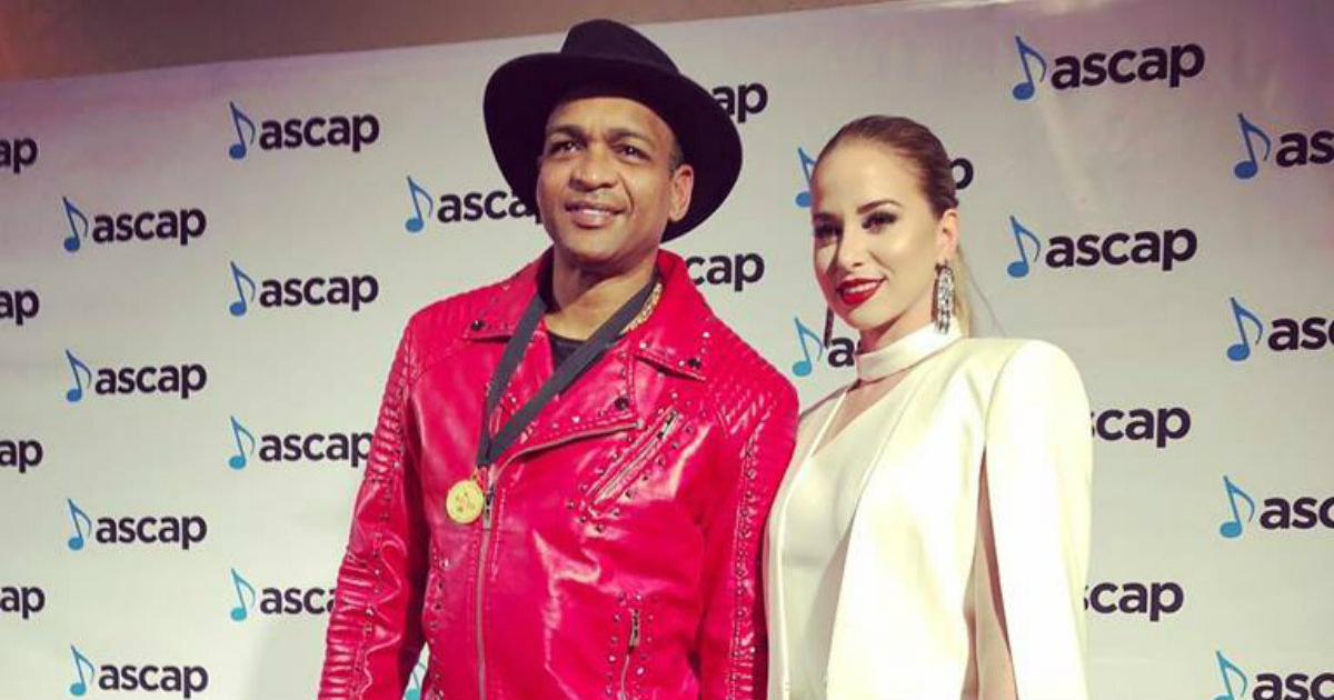Descemer Bueno y su pareja la bailarina Janelys Martínez durante la gala de la ASCAP © Facebook/ Janelys Martinez