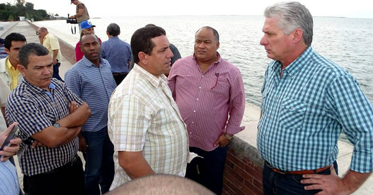 Expertos en Protocolo analizan los gestos del nuevo presidente de Cuba. © Radio Bayamo.
