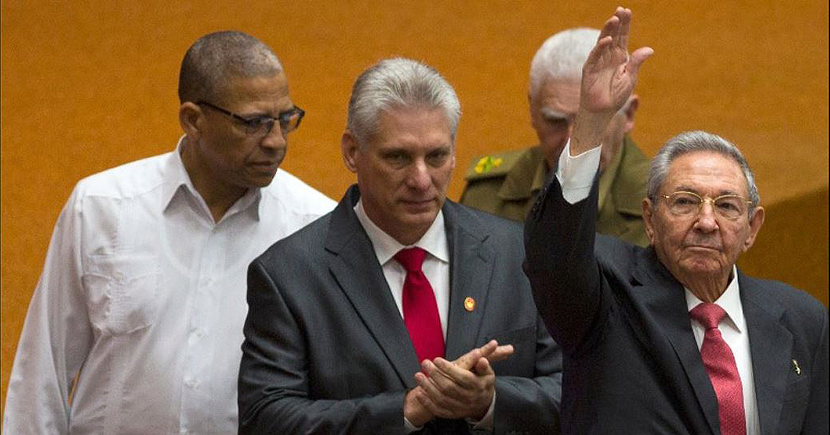 Miguel Díaz Canel y Raúl Castro © Cubadebate
