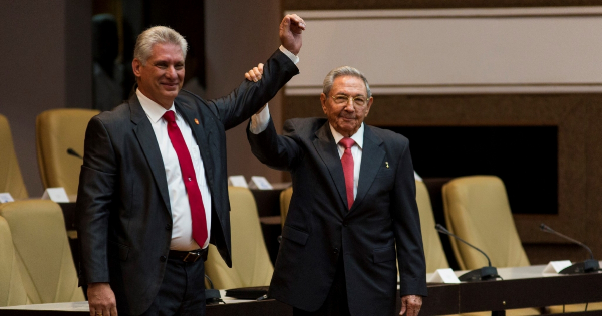 Miguel Díaz-Canel y Raúl Castro. © Cubadebate