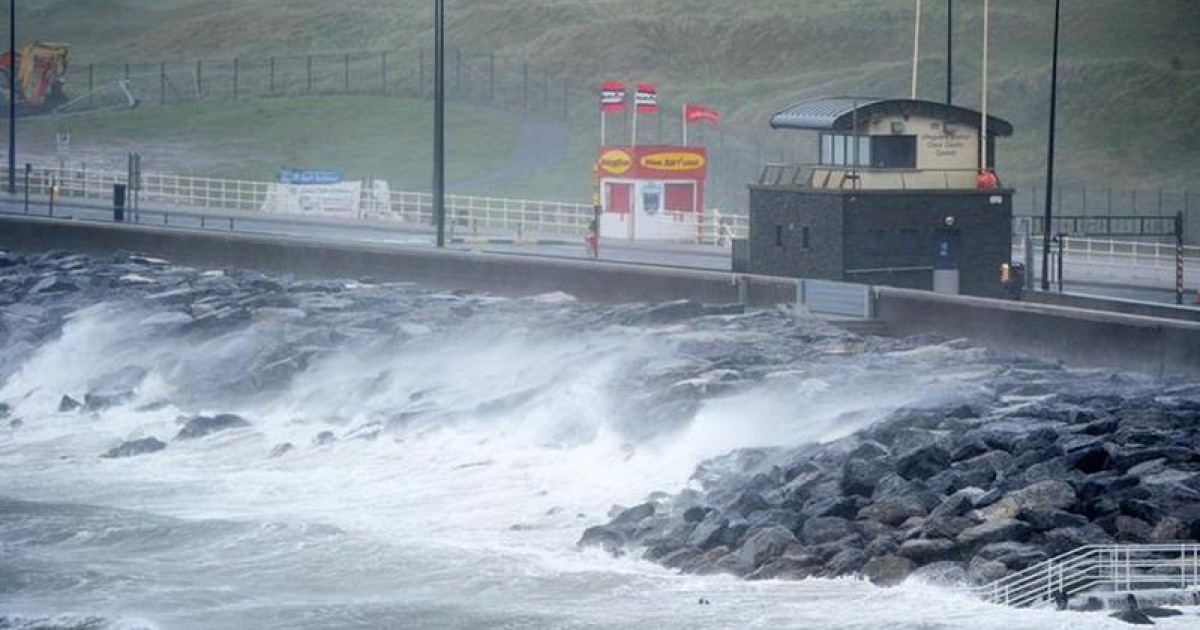 Ofelia llegando a Irlanda © @ConclusionRos