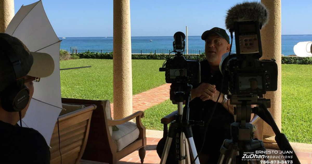 Entrevistando a Billy Joel para el documental Havana Jam. © Ernesto Juan Castellanos / Facebook