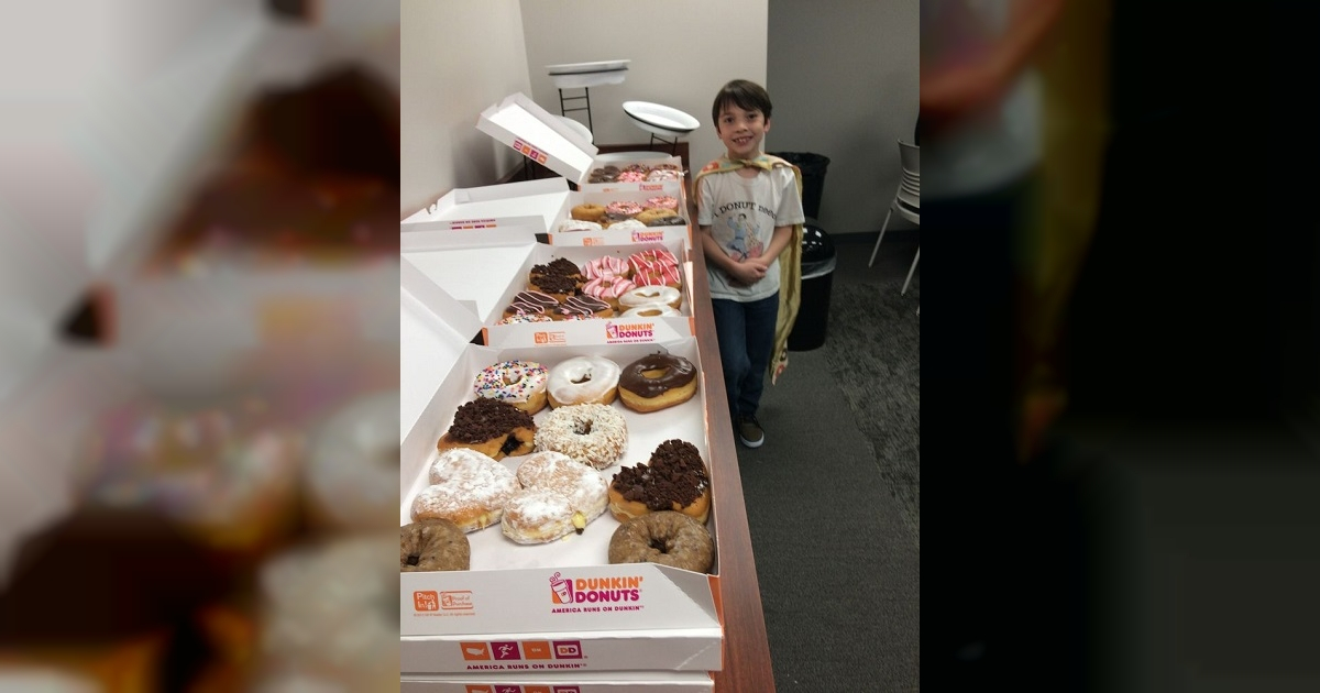 Tyler Carach, el chico de las Donas © dunkindonuts.com