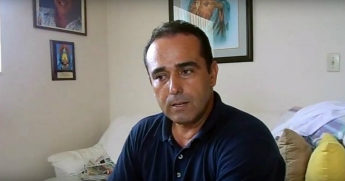 El disidente cubano Eduardo Cardet en una entrevista © Diario Las Américas