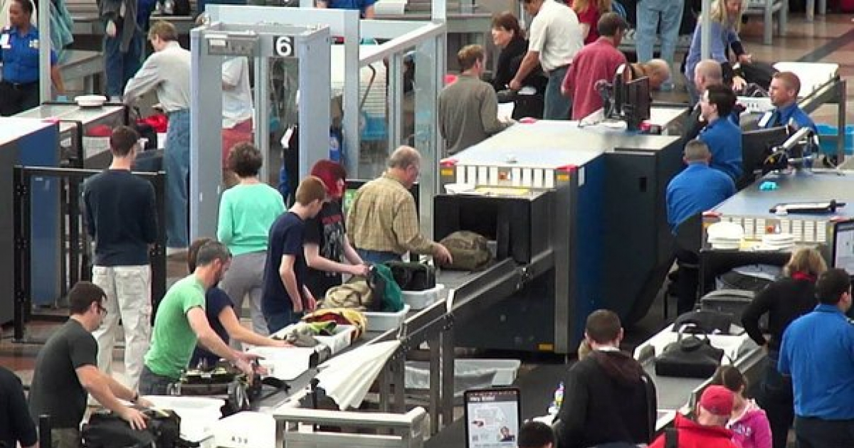 Revisiones de equipaje en un aeropuerto de Estados Unidos © Diario Correo