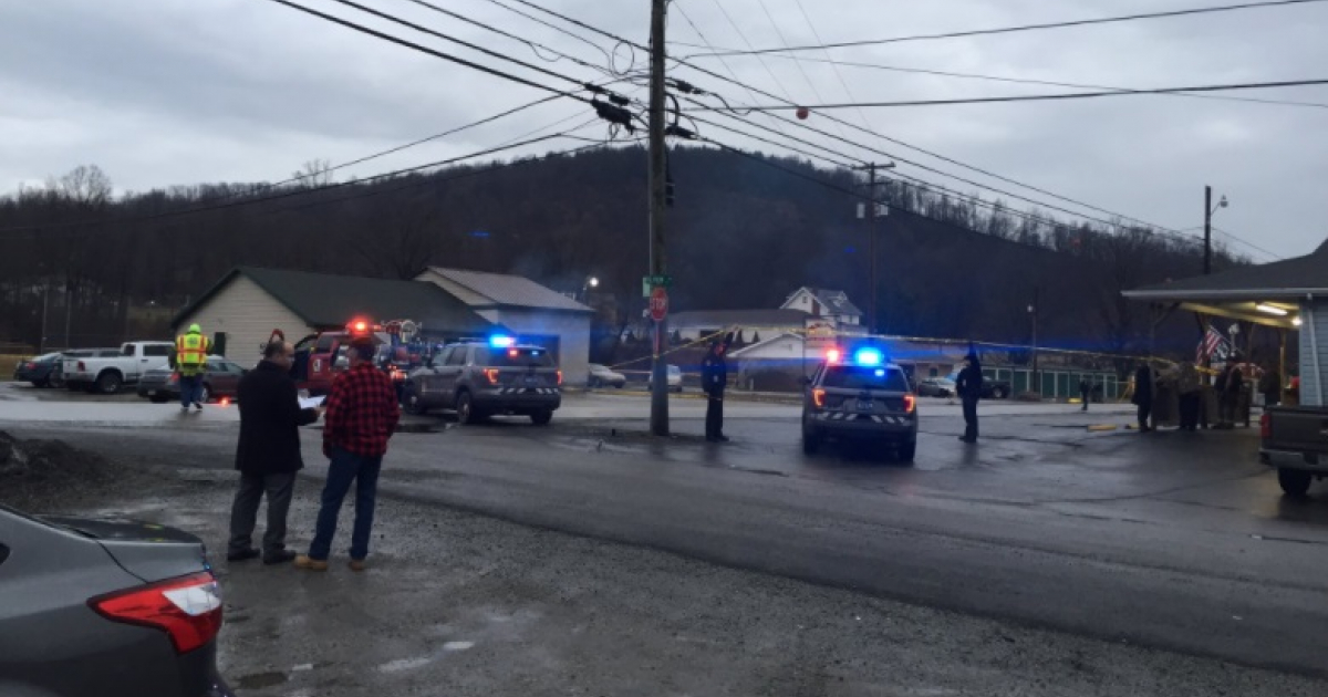 Auto policial en la localidad de Melcroft tras el tiroteo © Twitter / @wpxigigi