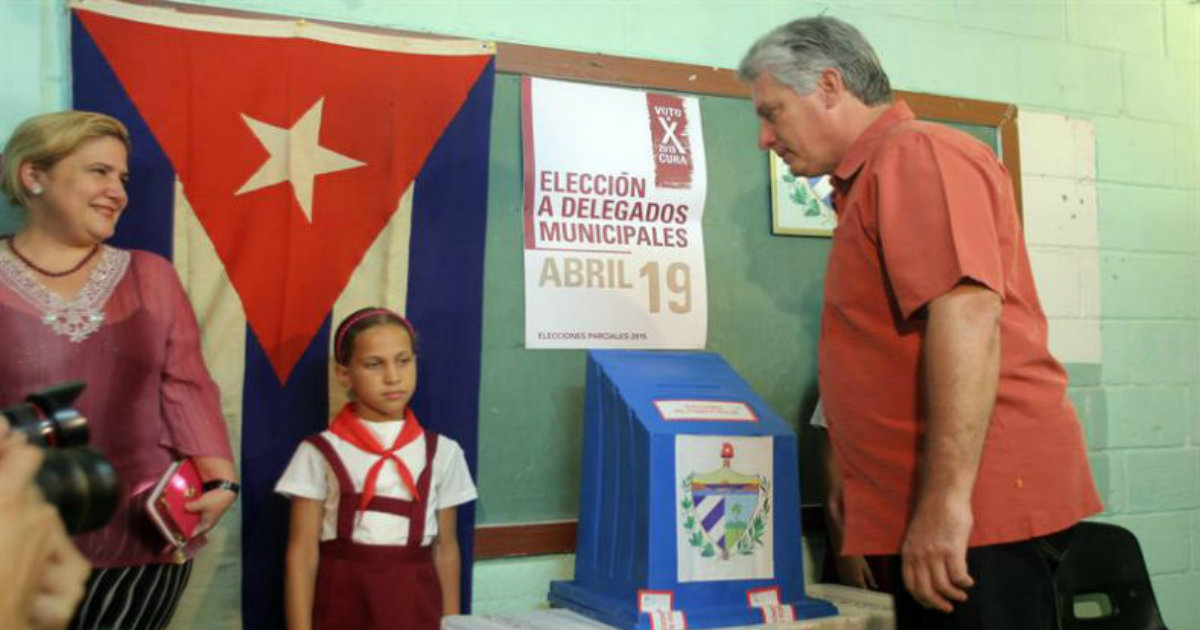 Díaz Canel ejerciendo el voto en las elecciones municipales de Cuba © Cubadebate