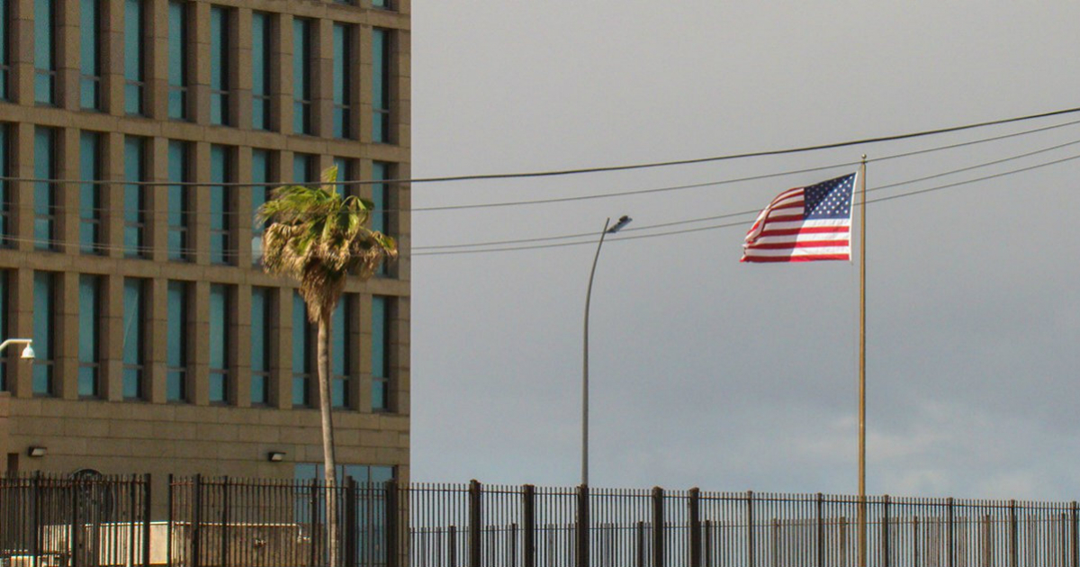 Parte exterior de la Embajada de Estados Unidos en La Habana © CiberCuba