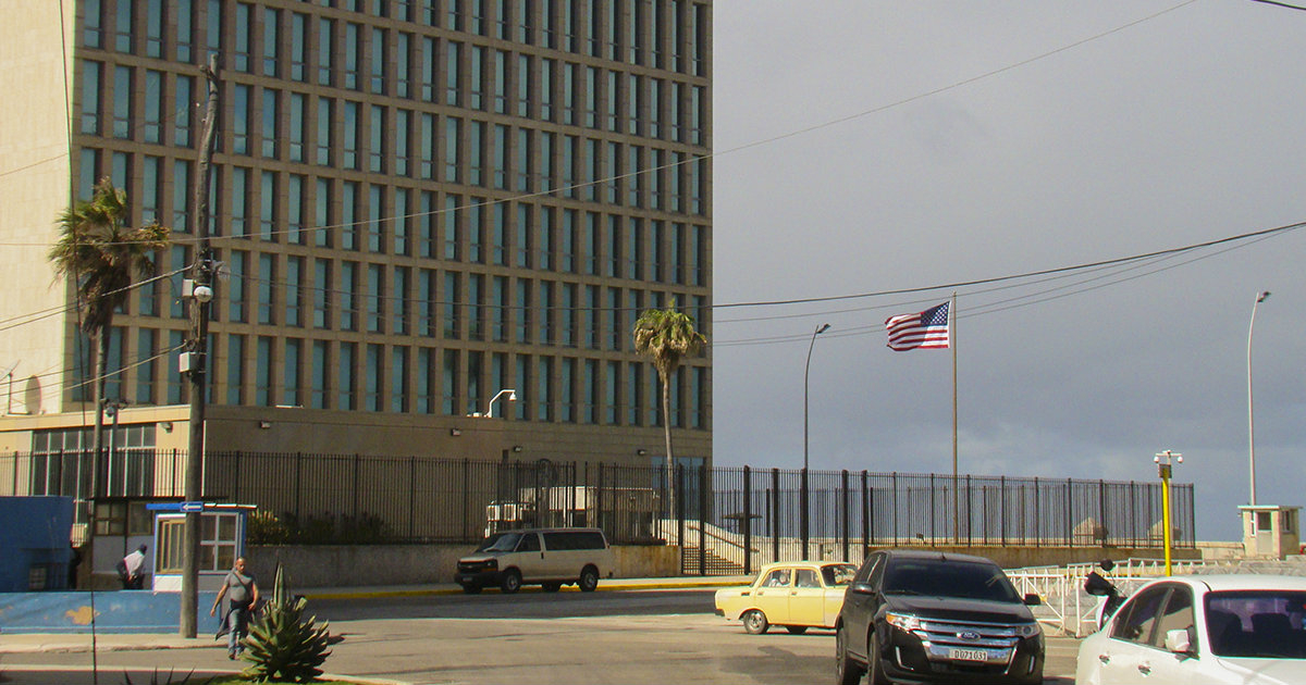 Parte exterior de la Embajada de Estados Unidos en La Habana © CiberCuba