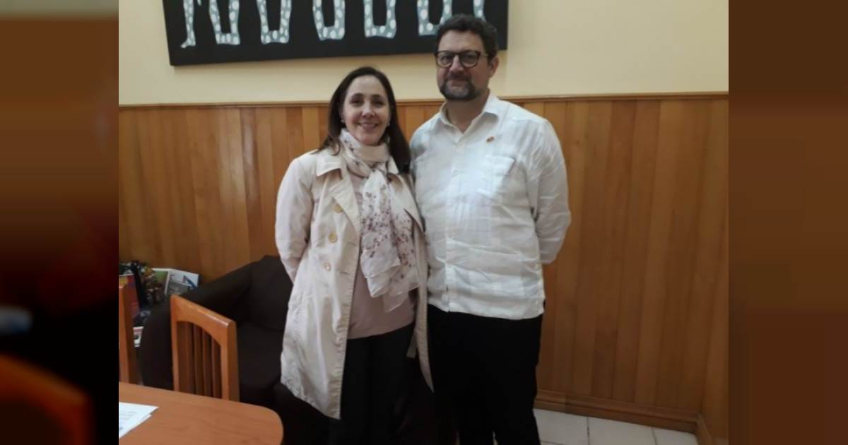 Mariela Castro junto al embajador Juan José Buitrago de Benito. © Twitter / @EmbEspCuba