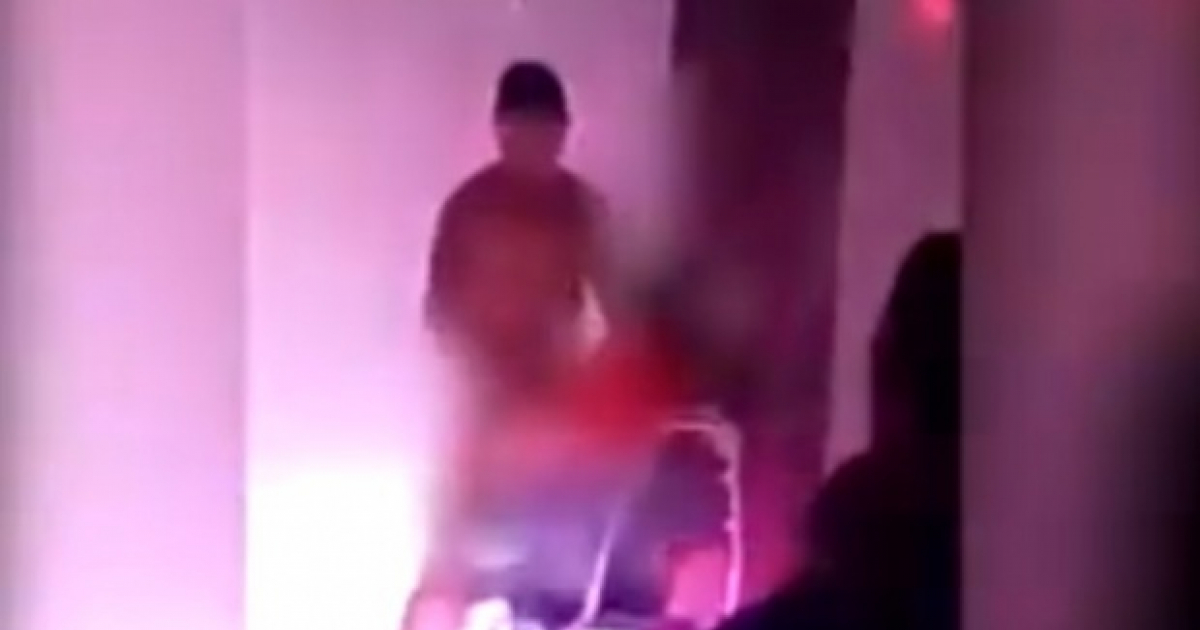 Fiesta organizada por política mexicana acaba con sexo en vivo con un stripper © Youtube