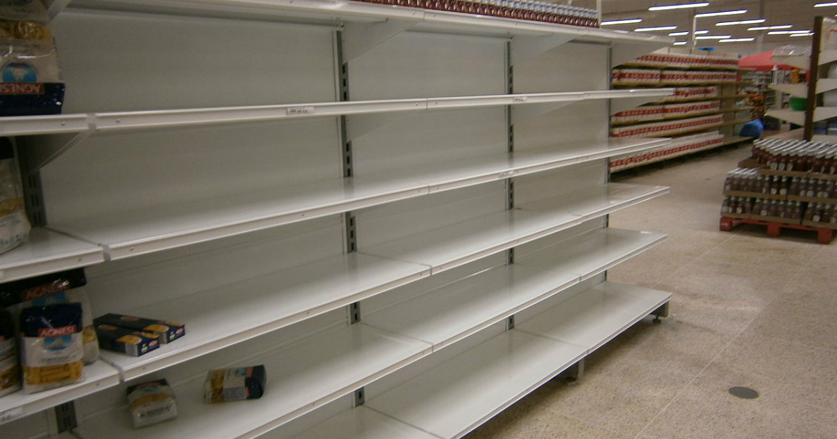 Lineal de supermercado vacío en Venezuela © Wikimedia Commons